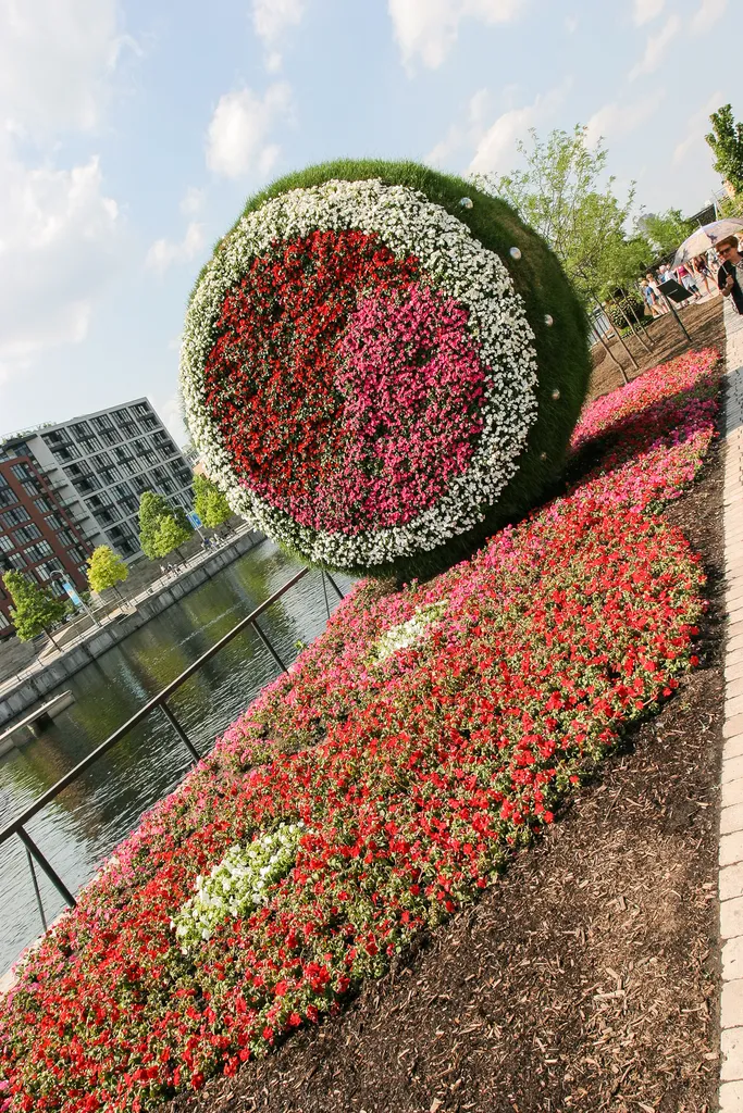 030628_154742_mosaicultures