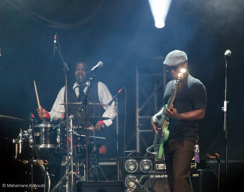 Eli "Paper Boy" Reed & the True Loves